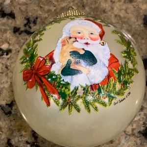 Free * Santa getting puppy kisses ❤️